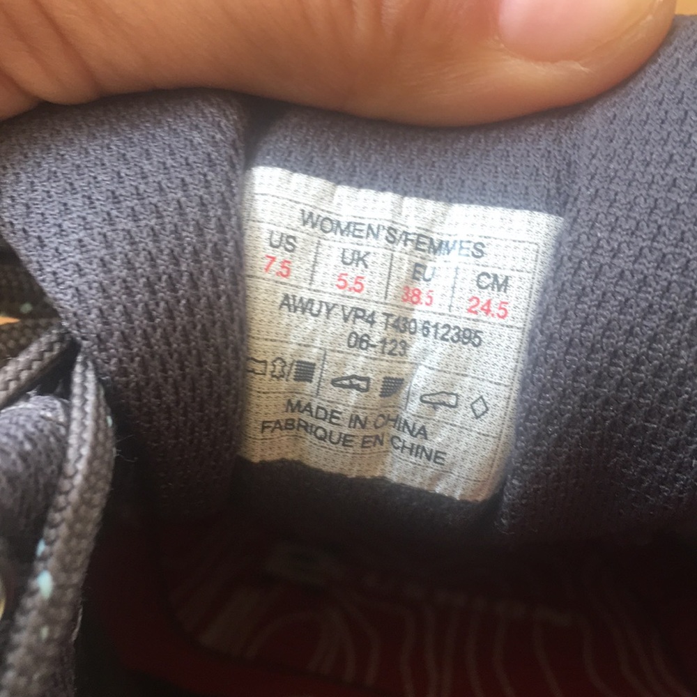 New North Face hiking sneakers - 7.5 - Picture 5 of 7